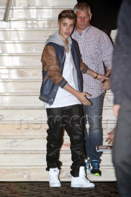20.07 | Justin Bieber deixando o hotel Langham Hotel