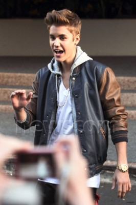 20.07 | Justin Bieber deixando o hotel Langham Hotel