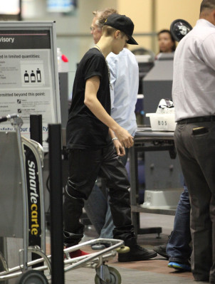 24.07 | Justin Bieber no aeroporto LAX, em Los Angeles