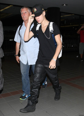 24.07 | Justin Bieber no aeroporto LAX, em Los Angeles