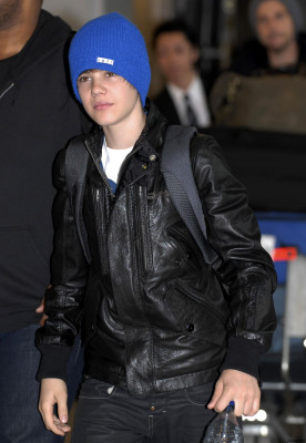 20.04 | Justin Bieber chegando no aeroporto no Japão