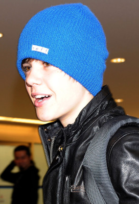 20.04 | Justin Bieber chegando no aeroporto no Japão