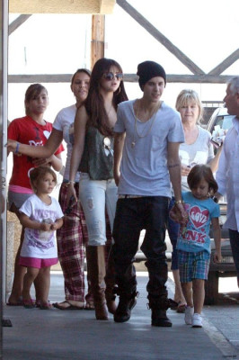 27.07 | Justin Bieber deixando restaurante em Los Angeles