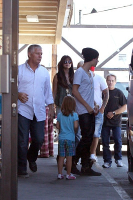 27.07 | Justin Bieber deixando restaurante em Los Angeles