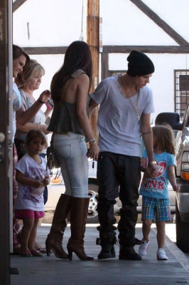 27.07 | Justin Bieber deixando restaurante em Los Angeles