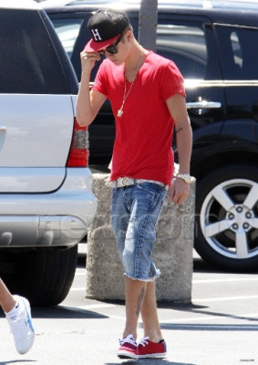 28.07 | Justin Bieber deixando restaurante em Los Angeles