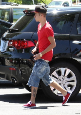 28.07 | Justin Bieber deixando restaurante em Los Angeles