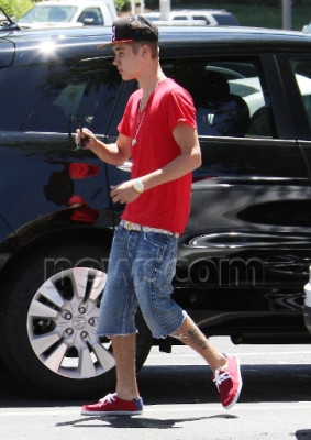 28.07 | Justin Bieber deixando restaurante em Los Angeles