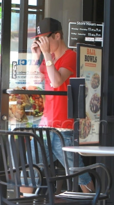 28.07 | Justin Bieber deixando restaurante em Los Angeles