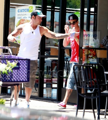 28.07 | Justin Bieber deixando restaurante em Los Angeles