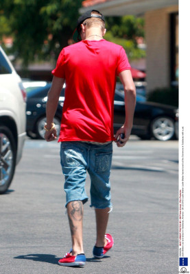 28.07 | Justin Bieber deixando restaurante em Los Angeles