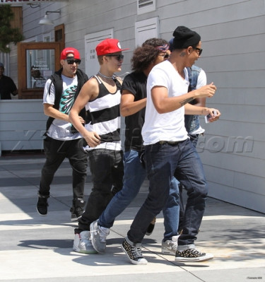 31.07 | Justin Bieber indo para restaurante em Los Angeles