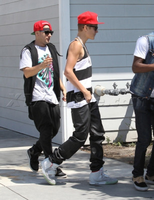 31.07 | Justin Bieber indo para restaurante em Los Angeles