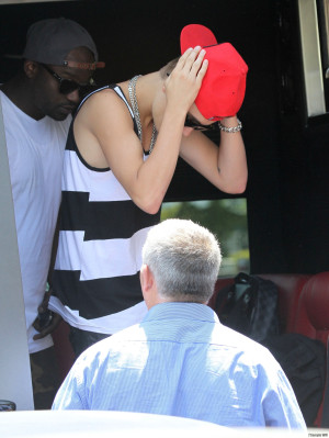 31.07 | Justin Bieber indo para restaurante em Los Angeles
