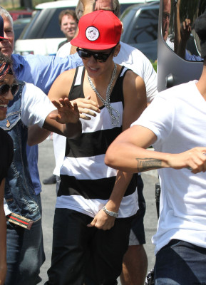 31.07 | Justin Bieber indo para restaurante em Los Angeles