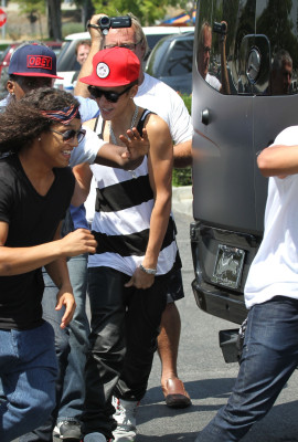 31.07 | Justin Bieber indo para restaurante em Los Angeles