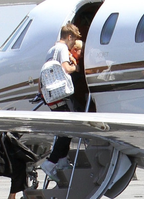 08.01 | Justin Bieber embarcando em Los Angeles