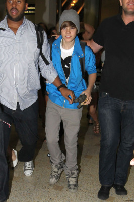 24.04 | Justin Bieber chegando no aeroporto em Sidney