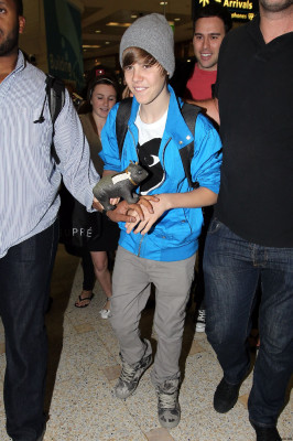 24.04 | Justin Bieber chegando no aeroporto em Sidney