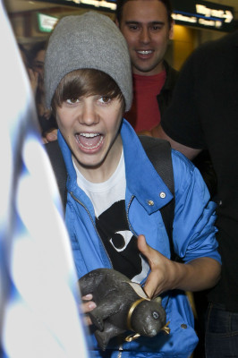 24.04 | Justin Bieber chegando no aeroporto em Sidney