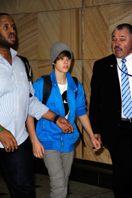 24.04 | Justin Bieber chegando no aeroporto em Sidney