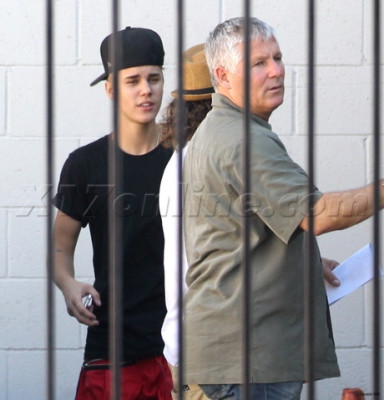 08.10 | Justin Bieber deixando ensaios para a Believe Tour