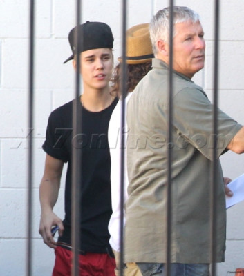 08.10 | Justin Bieber deixando ensaios para a Believe Tour