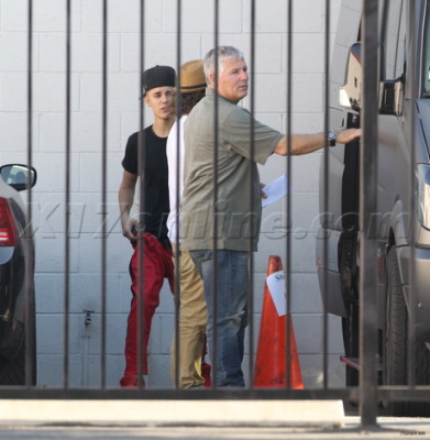 08.10 | Justin Bieber deixando ensaios para a Believe Tour