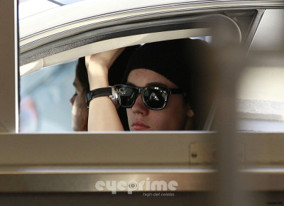 04.06 | Justin Bieber com Selena Gomez no Chick Fil A em Los Angeles