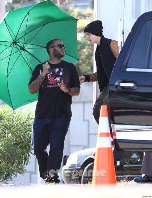 03.12 | Justin Bieber visitando Selena Gomez no set de Spring Breakers