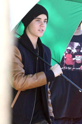 03.12 | Justin Bieber visitando Selena Gomez no set de Spring Breakers