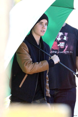 03.12 | Justin Bieber visitando Selena Gomez no set de Spring Breakers