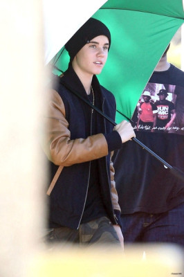 03.12 | Justin Bieber visitando Selena Gomez no set de Spring Breakers
