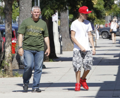 08.11 | Justin Bieber fazendo compras em Los Angeles