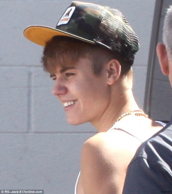 14.08 | Justin Bieber deixando ensaios da Believe Tour