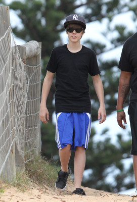 24.04 | Justin Bieber passeando na praia em Sidney