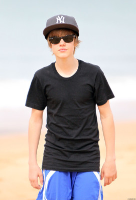 24.04 | Justin Bieber passeando na praia em Sidney