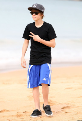 24.04 | Justin Bieber passeando na praia em Sidney
