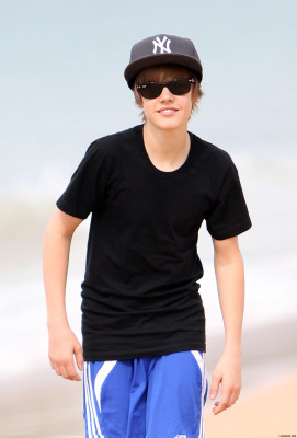 24.04 | Justin Bieber passeando na praia em Sidney
