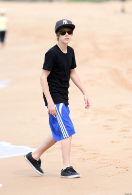 24.04 | Justin Bieber passeando na praia em Sidney