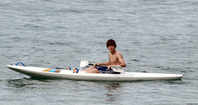 24.04 | Justin Bieber passeando na praia em Sidney