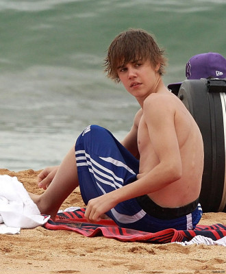 24.04 | Justin Bieber passeando na praia em Sidney