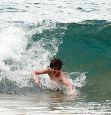 24.04 | Justin Bieber passeando na praia em Sidney