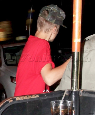 14.08 | Justin Bieber deixando Cafe Bar em Los Angeles