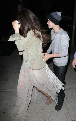 25.08 | Justin Bieber deixando evento de comédia em West Hollywood