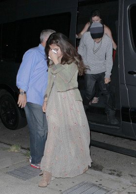 25.08 | Justin Bieber deixando evento de comédia em West Hollywood