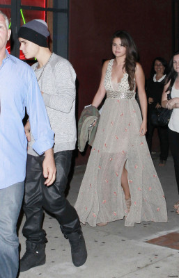 25.08 | Justin Bieber deixando evento de comédia em West Hollywood