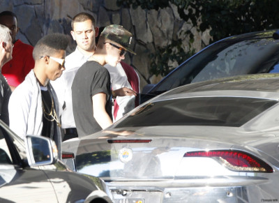 26.08 | Justin Bieber deixando restaurante em Los Angeles