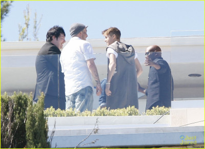 27.08 | Justin Bieber em uma reunião com L.A. Reid