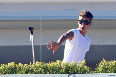 27.08 | Justin Bieber em uma reunião com L.A. Reid